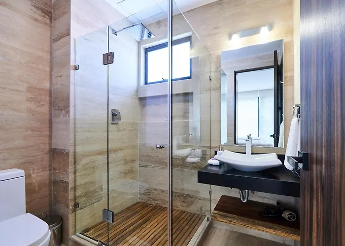 Escape - Stylish Pool, Gym & Parking *