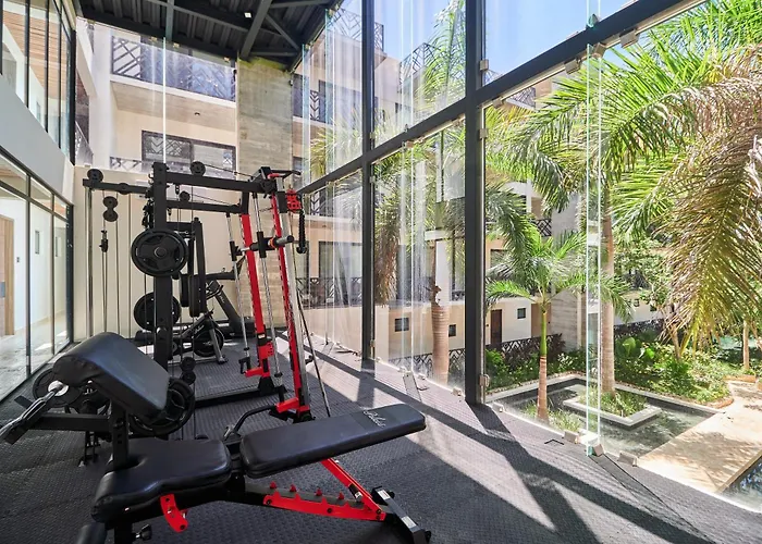 Escape - Stylish Pool, Gym & Parking Apartamento