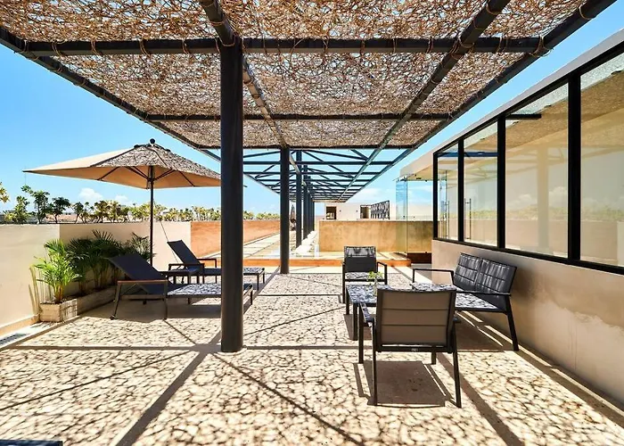 Escape - Stylish Pool, Gym & Parking *